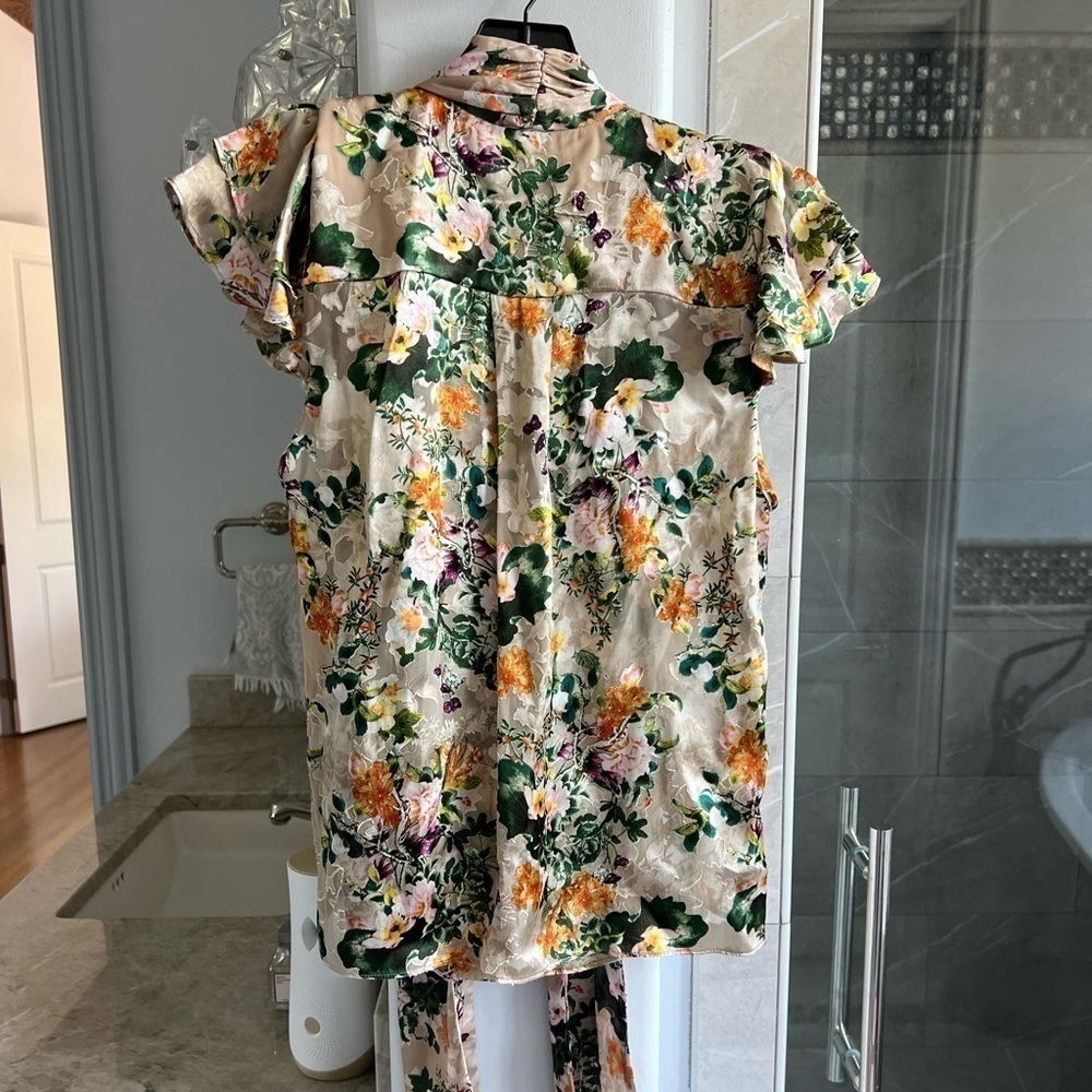 ALICE + OLIVIA Jeannie Floral Burnout Bow Collar Blouse - Picture 12 of 13